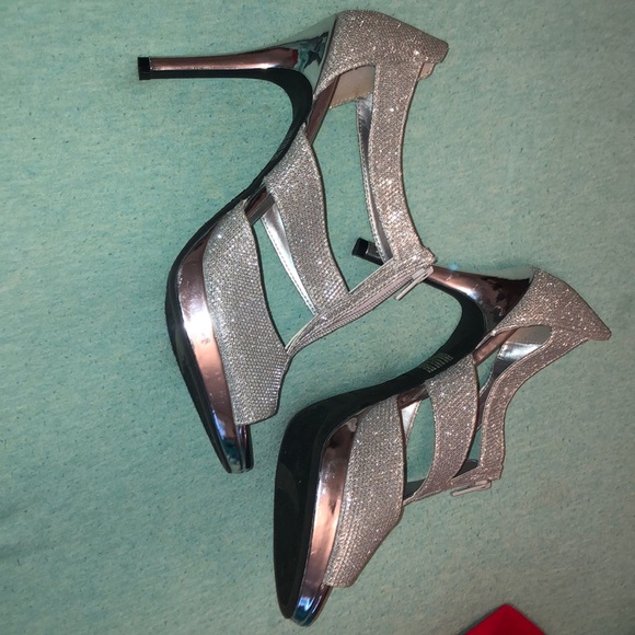 HEELS - Picture 1 of 3